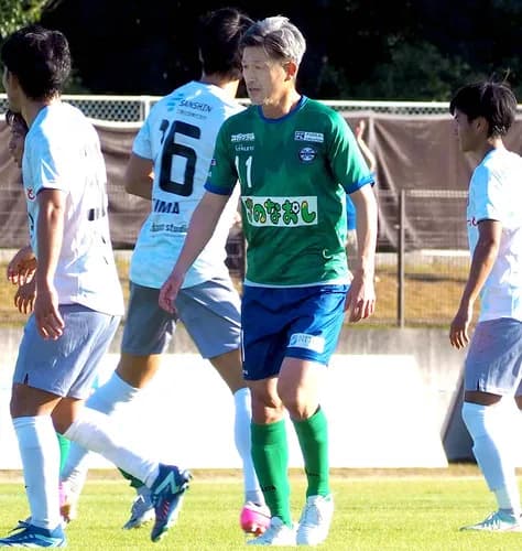 【朗報】三浦カズさん、後半４８分から出場！最年長記録を５８歳２６３日に更新