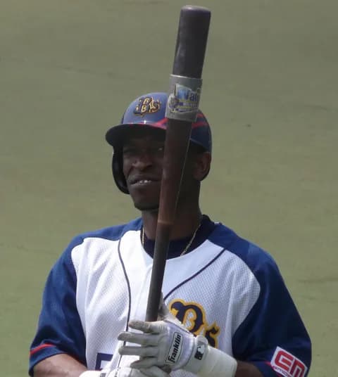 謎の男「暗黒オリックスの助っ人外国人、5人答えよ」名倉「ほんまごめん」