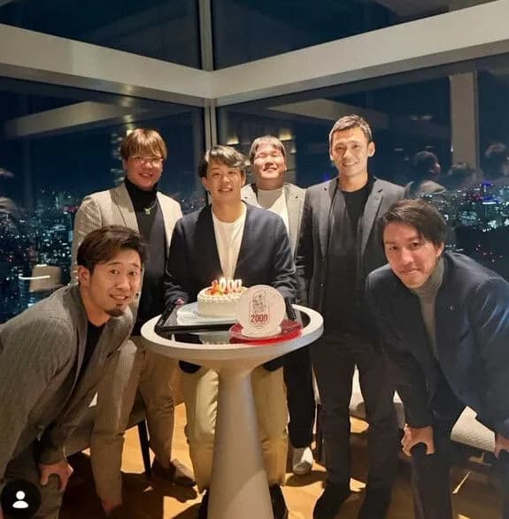 楽天・浅村栄斗の2000安打を祝う会メンバーが『西武、西武、西武、西武、元西武』