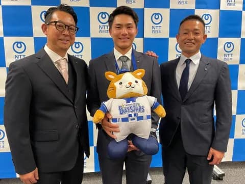 DeNA、ドラ５・成瀬脩人に指名あいさつ　遊撃レギュラー争いに名乗り「しっかりキャンプからアピールしたい」