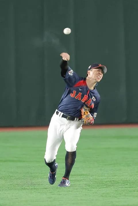 【侍ジャパン】五十幡亮汰が神返球で同点阻止！　４回には同点の押し出し四球と躍動