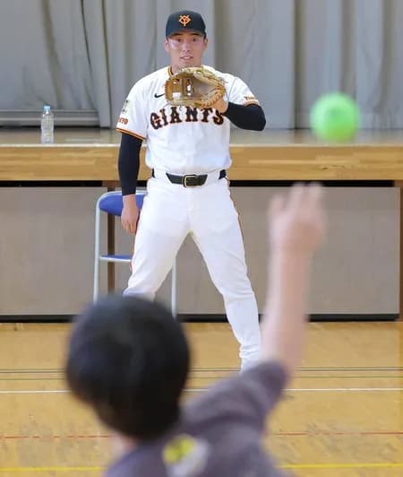 来季高卒4年目の浅野翔吾、岡本に「活躍しないといけない」と言われる