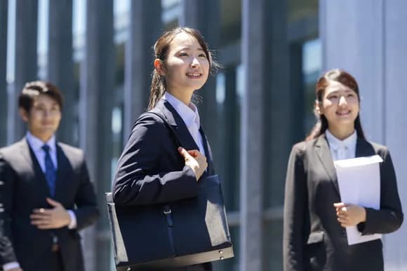 【唖然】県庁職員「平均年収？？30歳で460万円、40歳で610万円です」