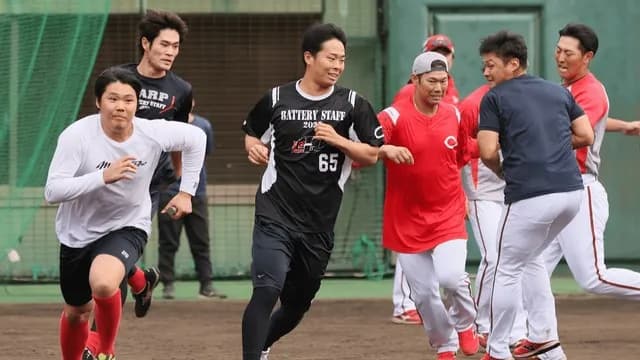 【朗報】カープ選手のリレー対決、楽しそう！名原がアンカーで独走！負けたチームは罰ゲーム