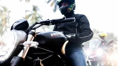 【悲報】女子大生「フェイクレザーのライダースってそんなにだめですか…？」ライダースおじさん「…ッッ！！」