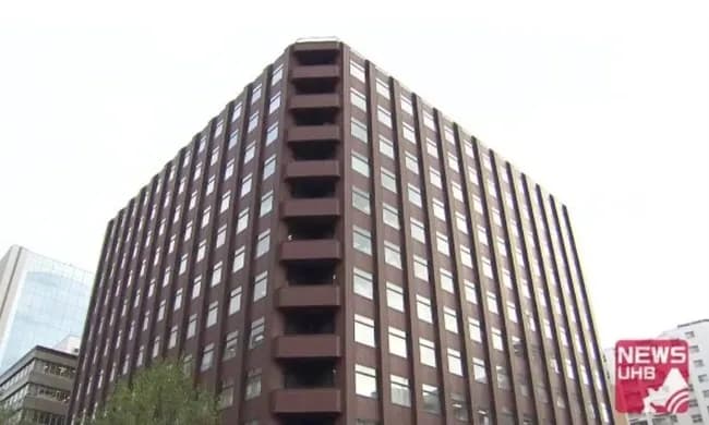 24歳教師「5軒ハシゴして盗んだ車で飲酒運転して海に落ちたので別の車で仮眠を取りました」→クビ