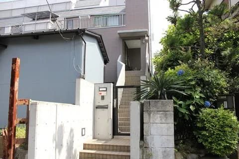 「3大」豪邸といえば、プールがある・地下室がある・車寄せがある