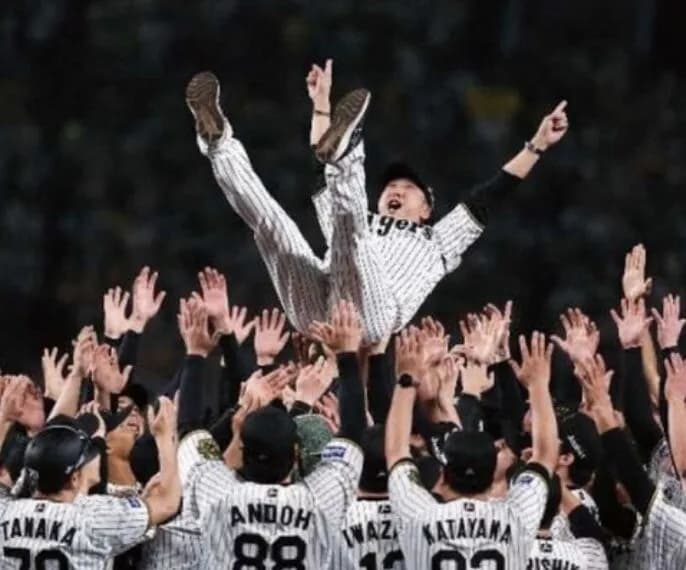 阪神カレンダー2026発売開始！！！3月は佐藤輝、4月は才木が単独