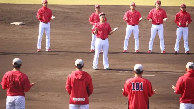 カープ“投げ込み型”秋季キャンプ打ち上げ！最多は佐藤柳『1293球』/一問一答