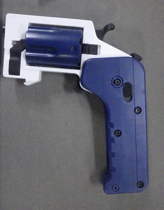 新聞で違法と知り、署に届け出るも…静岡県警、男性を書類送検　殺傷能力ある中国製「玩具銃」2丁所持疑い