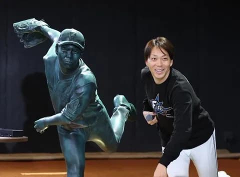 日本ハム・宮西　９００登板記念の等身大立像お披露目に「感無量」　１０００試合登板にも意欲