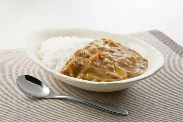 カレーってチャーハンとかピラフと一緒に食べたら美味しそうだよな