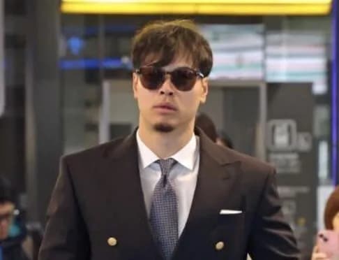 スーツ姿の佐藤輝明 vs ゴルフフェアの佐藤輝明wwwwwwwwwwww