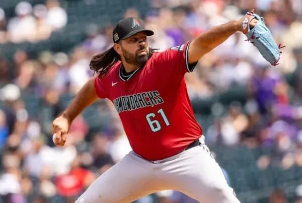 ナビル・クリスマット、日本ハム公式SNSをフォローする