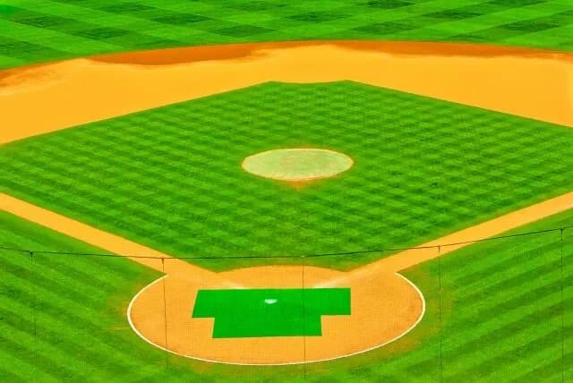 野球ってダイヤモンドの枠内で完結するゲームとして生まれるべきだったよな