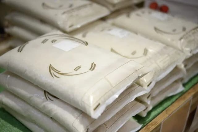 スーパー「米余って困る、買えや」