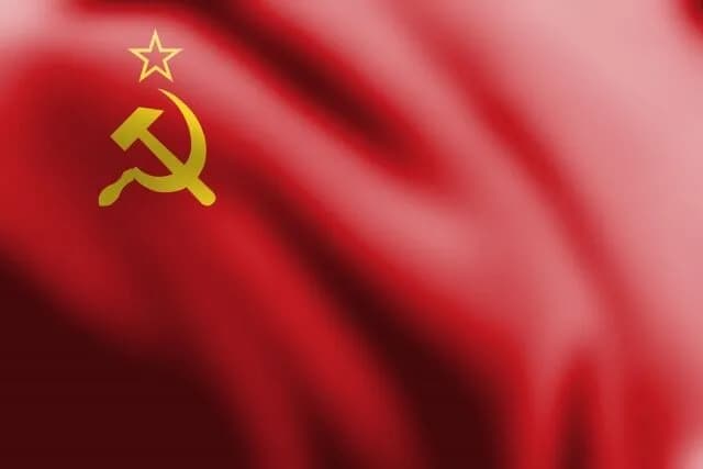 資本主義「貧富の差が激しく、労働者は搾取されます」社会主義「みんな平等で幸せです」