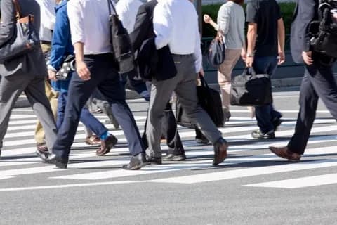 【爆笑】日本企業、30代中堅がいなかったwwwwww