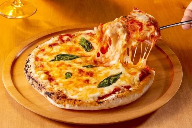 ピザってガチでうめえのにガチで高えよな