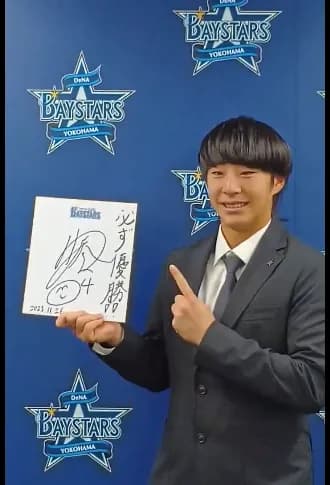 DeNA度会選手、900万円増の年俸3500万円で契約更改「外野も三塁も挑戦し、OPSは．850目標に」