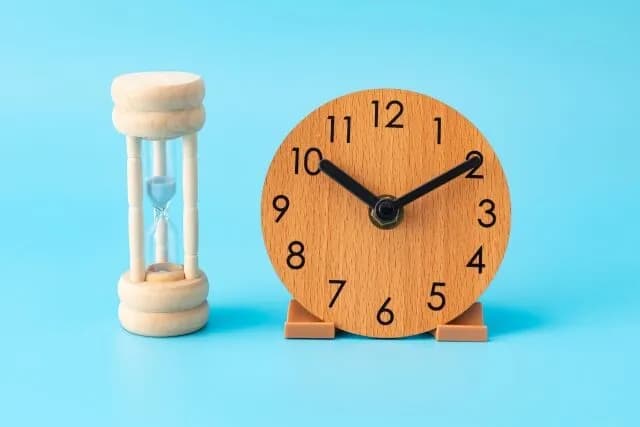 昔の人「うーん、労働時間は8時間で！ｗ」←しばき倒したい