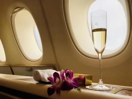 【悲報】ファーストクラス「飛行機の上でネカフェくらいのサービス受けられますw」←これが100万円ｗｗｗｗｗｗｗｗｗｗｗｗｗｗｗｗ