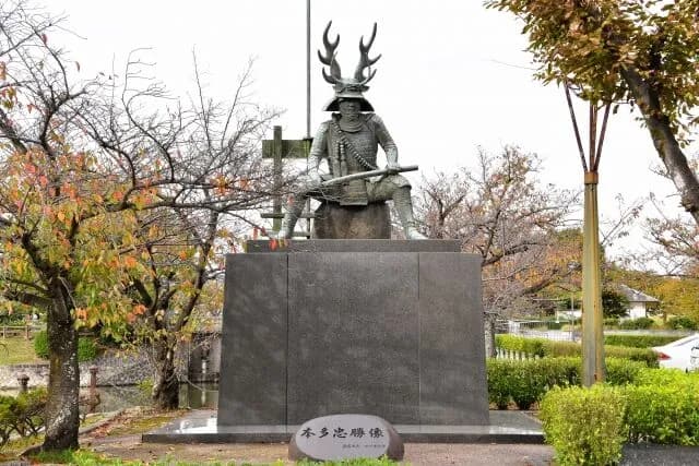 本多忠勝(生涯で57回もの合戦に参加したにもかかわらず、傷を負わなかった)←これマジ？