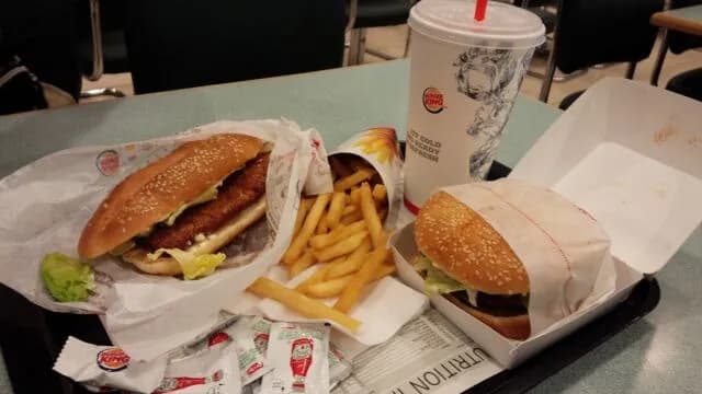 今の時代に安くてお腹いっぱいになれる飲食店