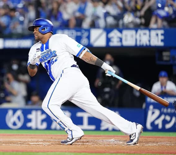 ビシエドさん(36)、9300万円で残留ｗｗｗｗｗｗｗｗｗｗ