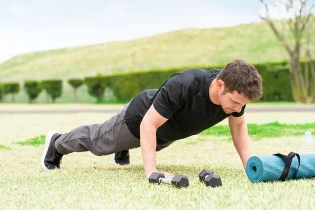 お前ら腕立て伏せ何回できる？