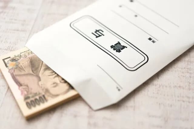 公務員ボーナス増額77万円、民間の約倍に  広がる格差