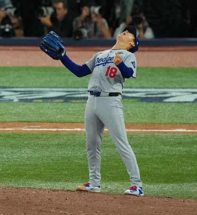 【MLB】『年間最優秀プレー』 1位にドジャース連覇決めた山本由伸のWS連投が選ばれる！　PSで3本塁打＆10奪三振の大谷翔平は3位