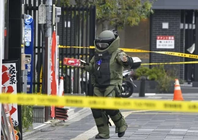 【悲報】お爺さん「VHSテープ捨てるのめんど・・・せやっバスに置いていこ」→爆発物処理班出動！