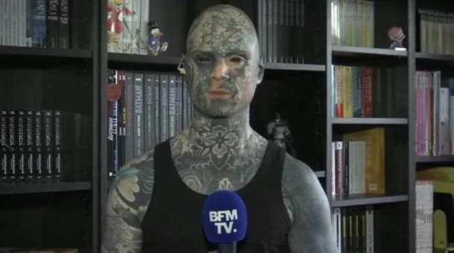 【悲報】全身タトゥーの入ってる保育士さん、事実上解雇される