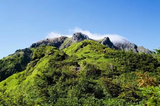 【疑問】登山有識者「遭難したら下るな、頂上を目指せ」ワイ「頂上着いたらどうするの？」