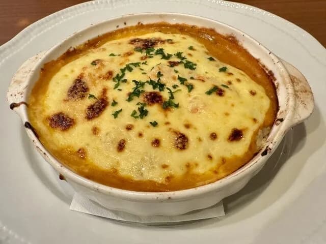 グラタンの中にご飯が入ってる料理あるじゃん