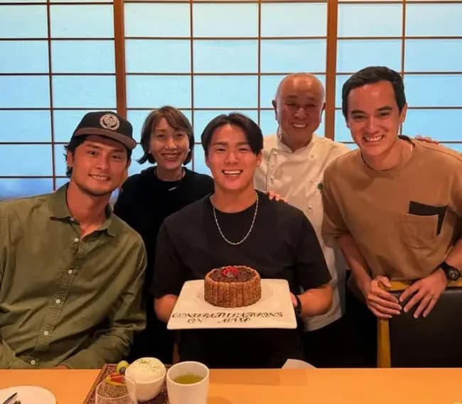 ダルビッシュ、山本由伸のWSMVPをお祝いするも室内で帽子　いったい何故…