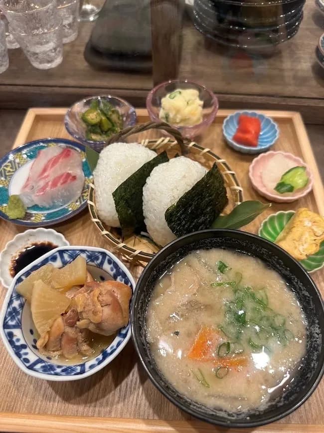 【画像】おにぎり食べ放題のランチｗｗｗｗｗｗｗｗｗｗｗ