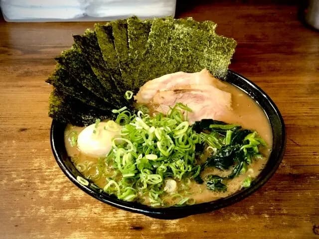 ラーメン屋「海苔って必要か？」　客「海苔って必要か？」