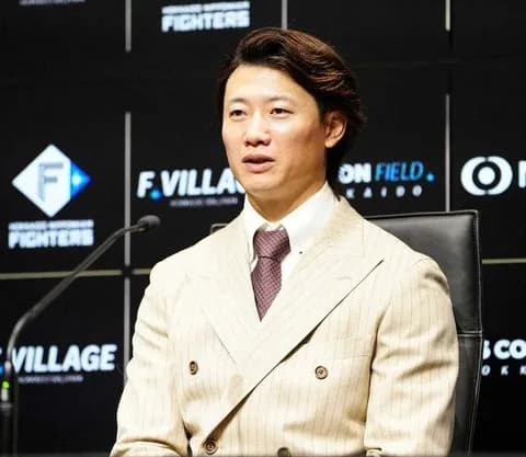 【日本ハム】5年ぶり復帰の西川が入団会見　背番号「7」に