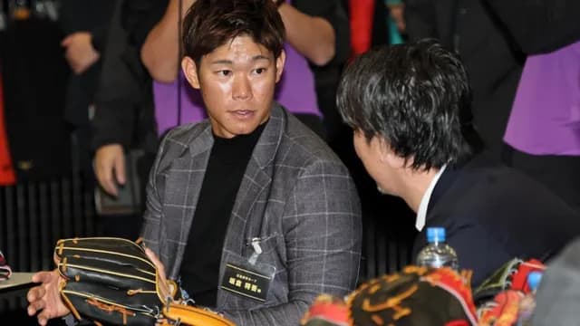 カープ坂倉『巨人丸仕様バット＆新ミット』で巻き返しへ！