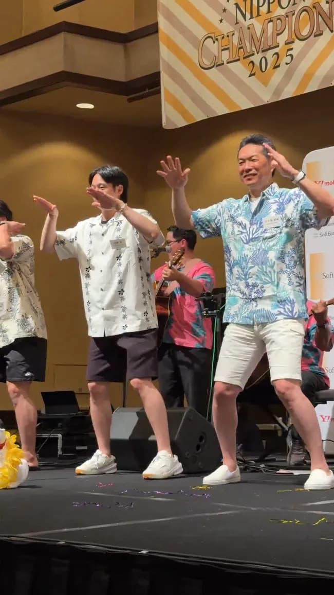 ソフトバンク・小久保監督 謎にフラダンスが上手いｗｗｗｗｗｗｗｗｗｗｗｗｗｗｗ