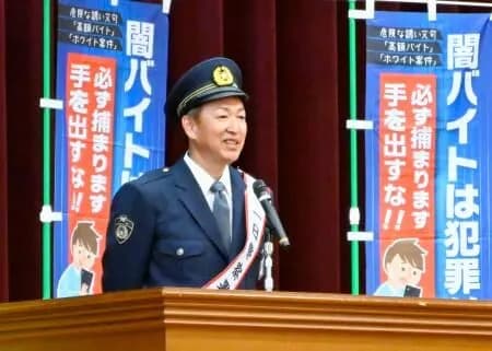 前中日監督の立浪和義さん、警察官の制服姿で闇バイトの危険性を説く