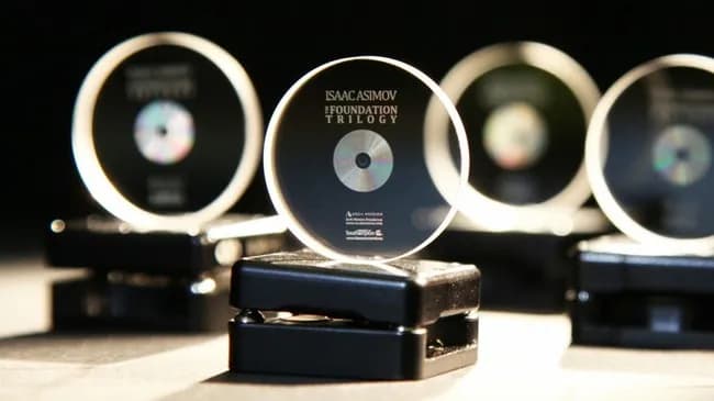 【朗報】わずか13cmのガラスに360TBのデータを138億年保存できる技術が実現間近