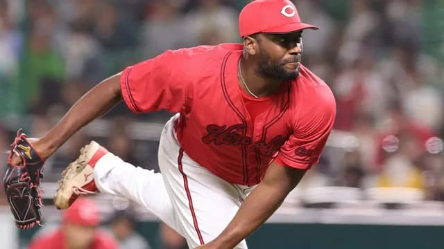 カープハーン残留決定！総額1.9億円で再契約！「日本で最高のファンの前でプレーできる」