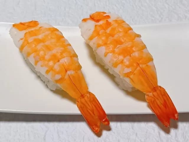 寿司屋でエビや貝類ばっか食べる奴wwwwwwww