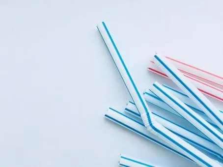 【朗報】俺、マクドが「ストロー廃止」したことを今更知るｗｗｗｗｗｗｗｗｗｗｗｗｗｗｗｗ