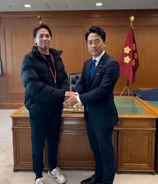 元DeNA村川凪さん、小泉進次郎さんを表敬訪問　引退後は横須賀でレンタル野球練習スタジオや野球教室、イベントを開催