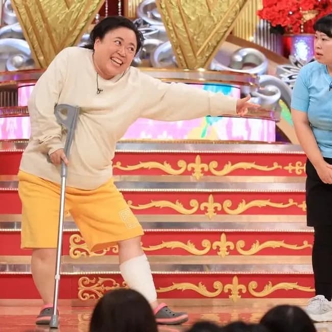 哲夫「ニッチェの松葉杖の持ち手逆やん、減点しよ」粗品「合ってるやろ」医療従事者「合ってますね」