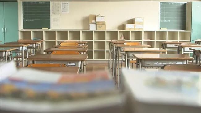 【悲報】文科省「助けて！教員採用試験の倍率が過去最低になったの！なんで教師目指さないの？！」